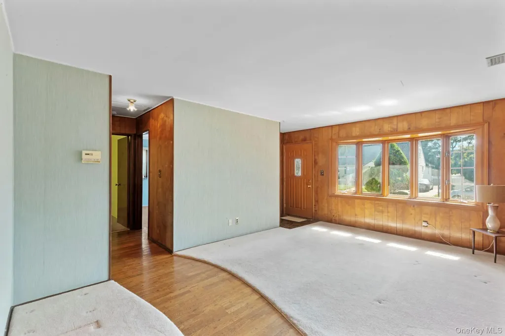 3945 Old Post Road Seaford NY 11783