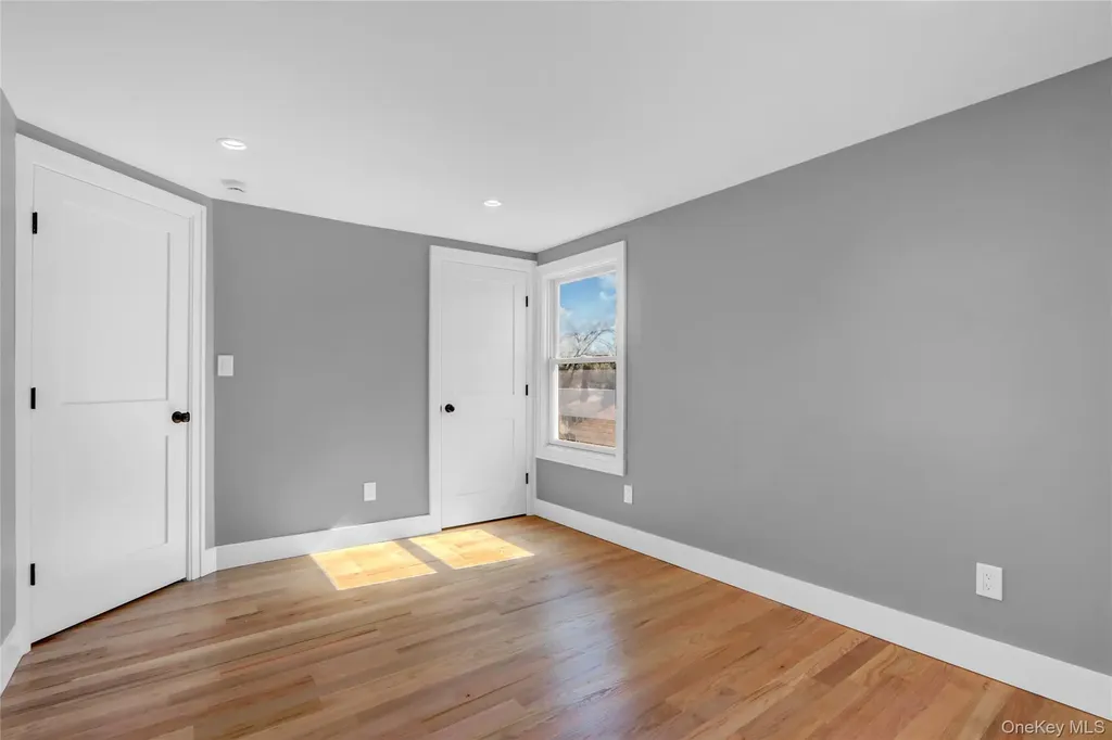 77 Carlls Path North Babylon NY 11703