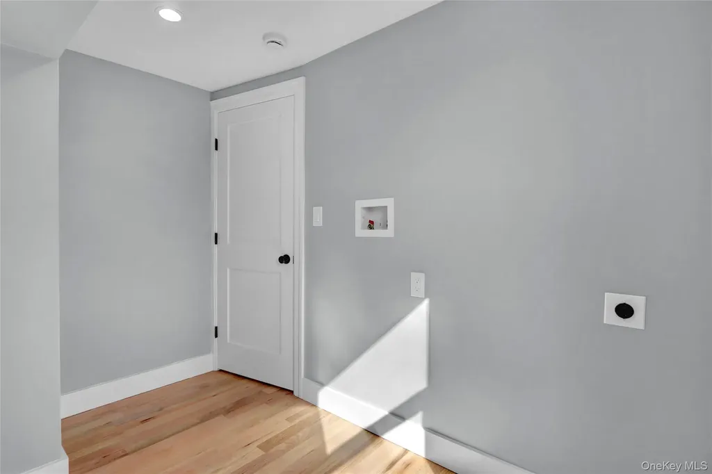 77 Carlls Path North Babylon NY 11703