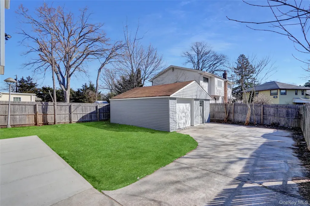 77 Carlls Path North Babylon NY 11703