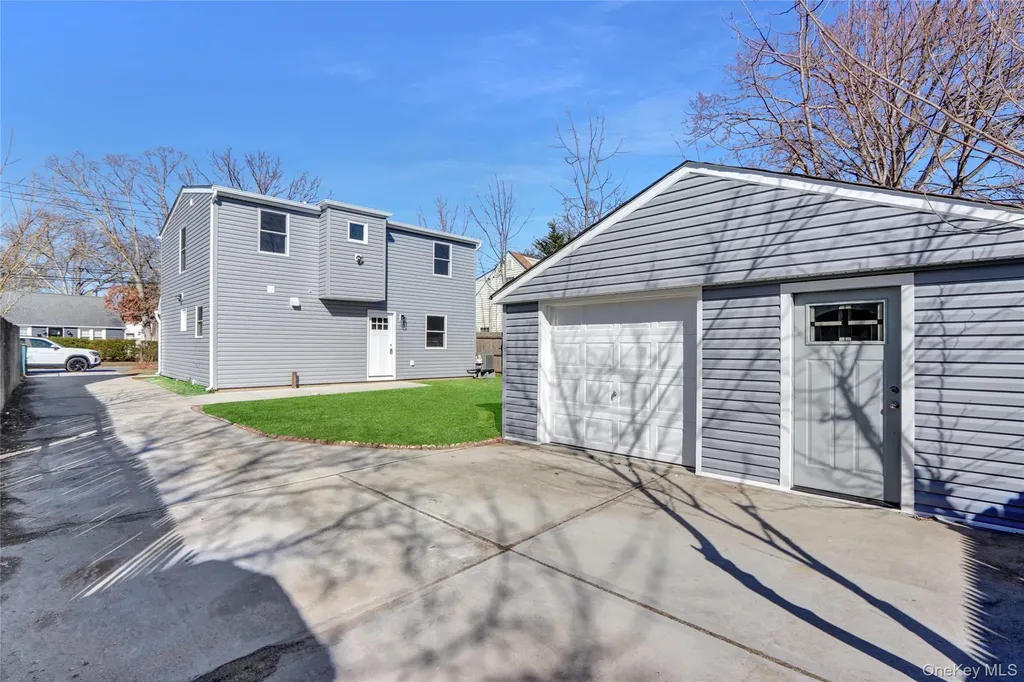 77 Carlls Path North Babylon NY 11703