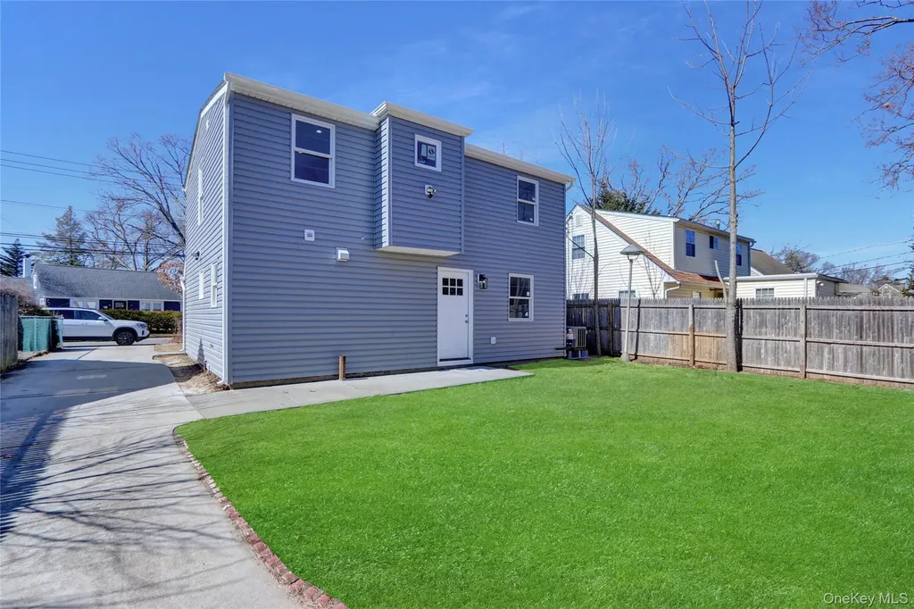 77 Carlls Path North Babylon NY 11703