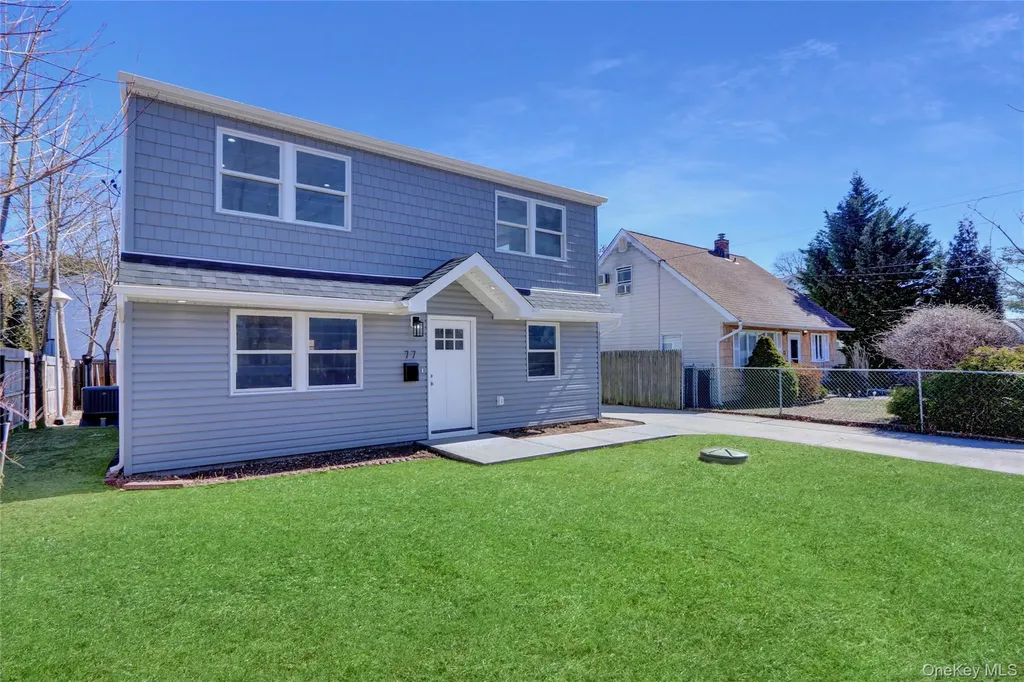 77 Carlls Path North Babylon NY 11703