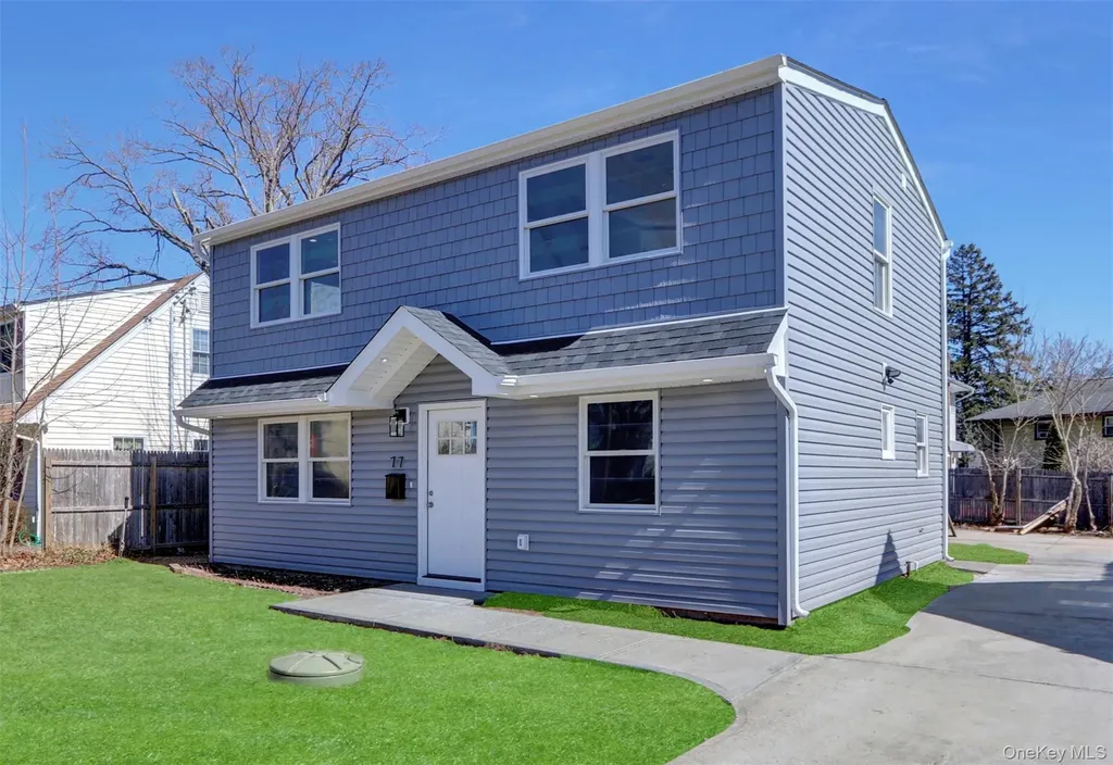 77 Carlls Path North Babylon NY 11703