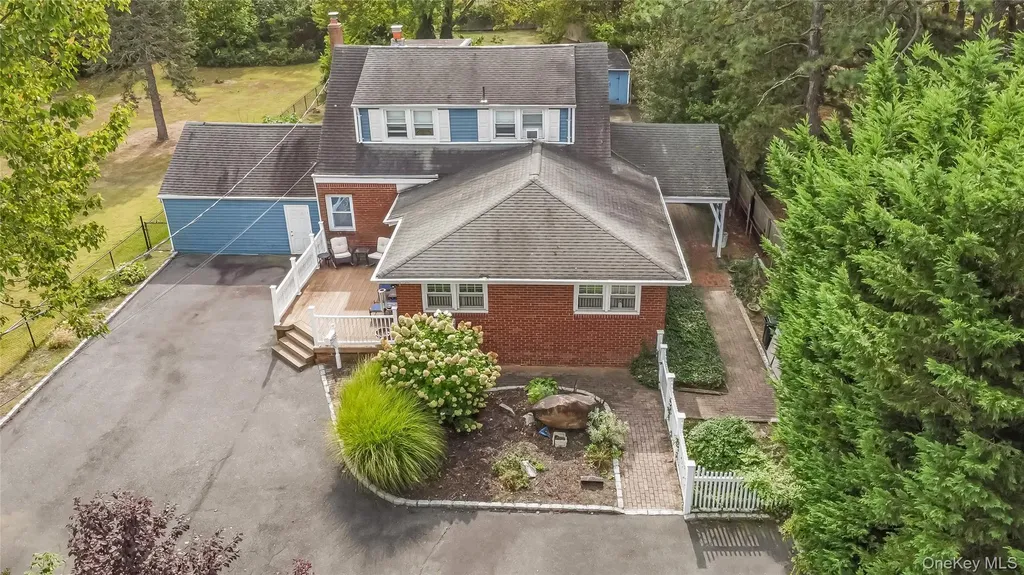 35 Forest Avenue West Babylon NY 11704