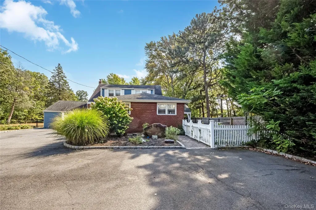 35 Forest Avenue West Babylon NY 11704