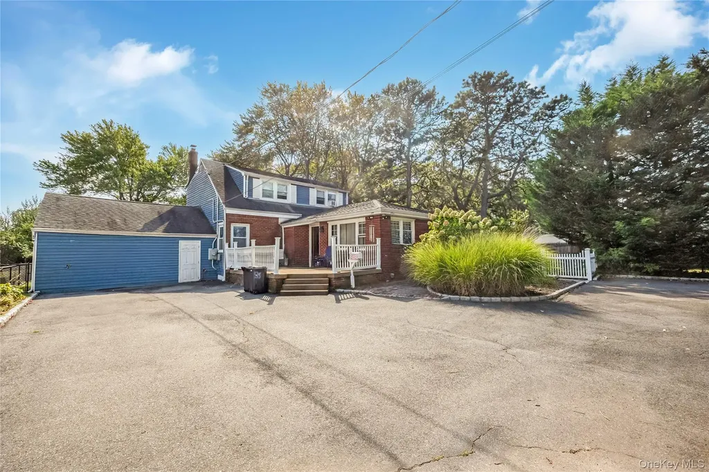 35 Forest Avenue West Babylon NY 11704