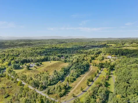 31 Oak Grove Road Clinton Corners NY 12514