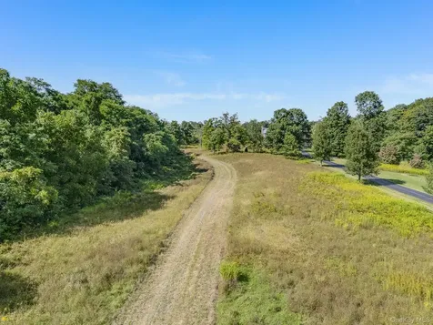 31 Oak Grove Road Clinton Corners NY 12514