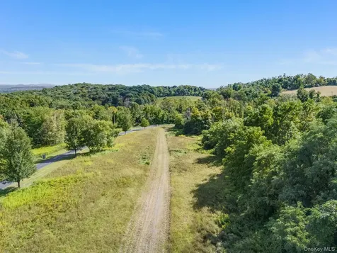 31 Oak Grove Road Clinton Corners NY 12514