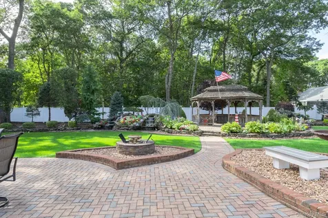 50 Margin Drive W Shirley NY 11967