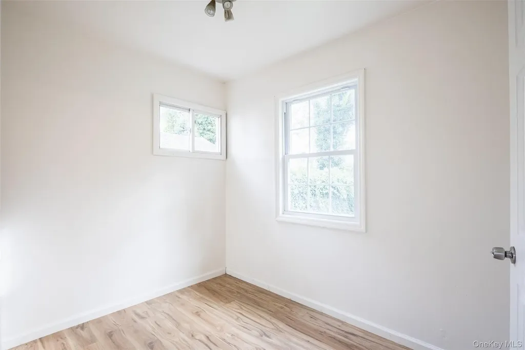 457 N Monroe Avenue Lindenhurst NY 11757