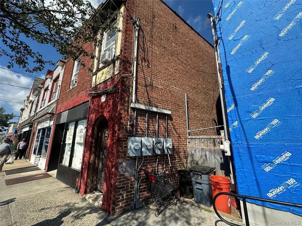 208 Willis Avenue Mineola NY 11501
