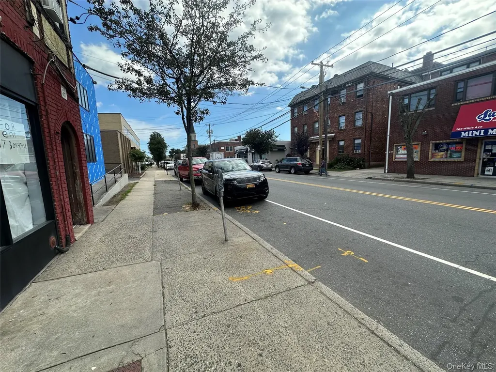 208 Willis Avenue Mineola NY 11501