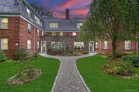 64 Pinewood Road Hartsdale NY 10530