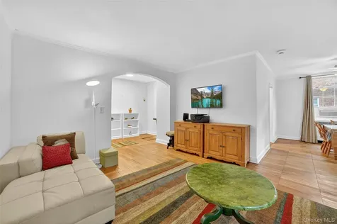 64 Pinewood Road Hartsdale NY 10530