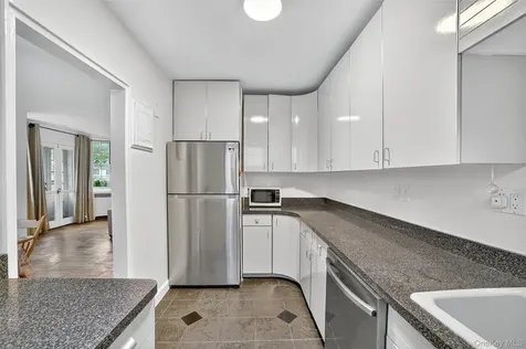 64 Pinewood Road Hartsdale NY 10530
