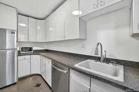 64 Pinewood Road Hartsdale NY 10530