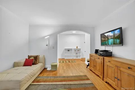 64 Pinewood Road Hartsdale NY 10530