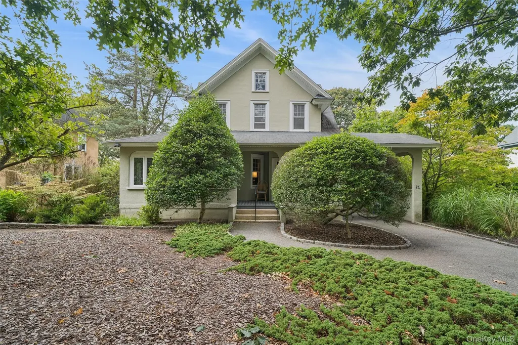 21 Connecticut Avenue Freeport NY 11520