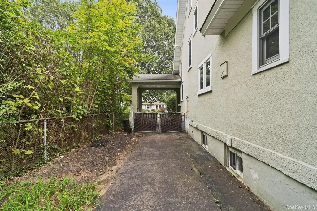 21 Connecticut Avenue Freeport NY 11520