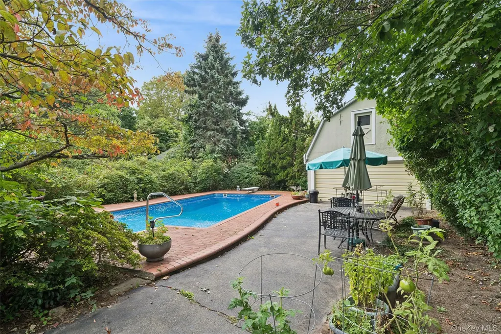 21 Connecticut Avenue Freeport NY 11520