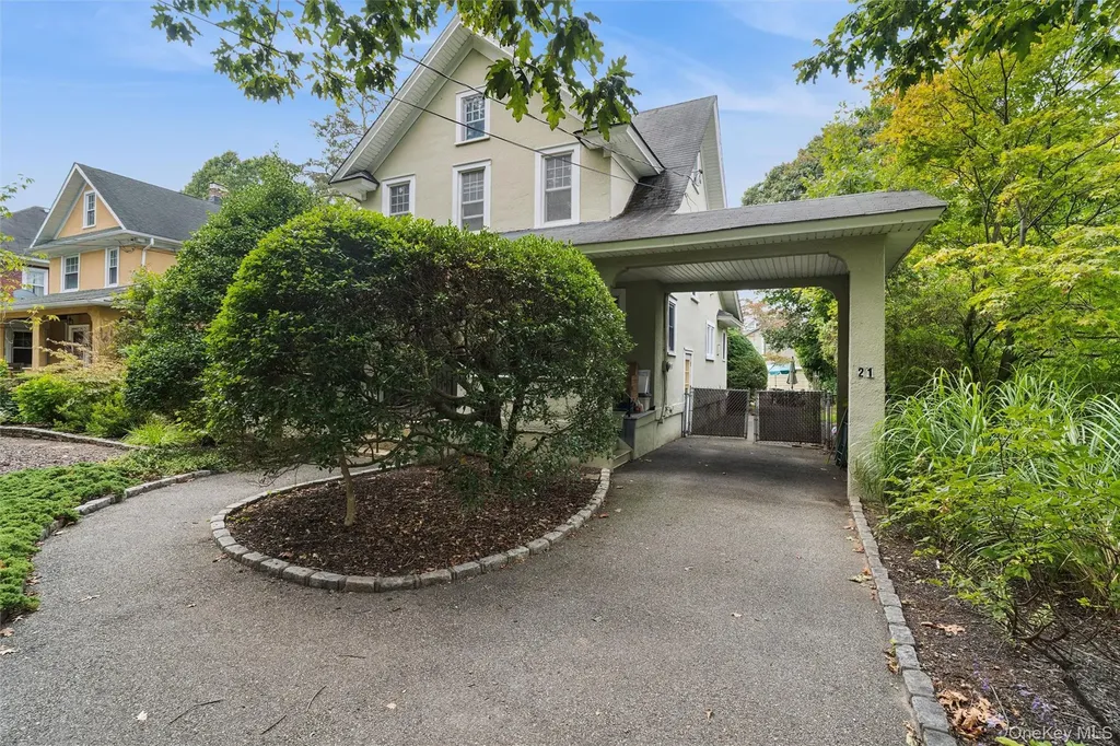 21 Connecticut Avenue Freeport NY 11520