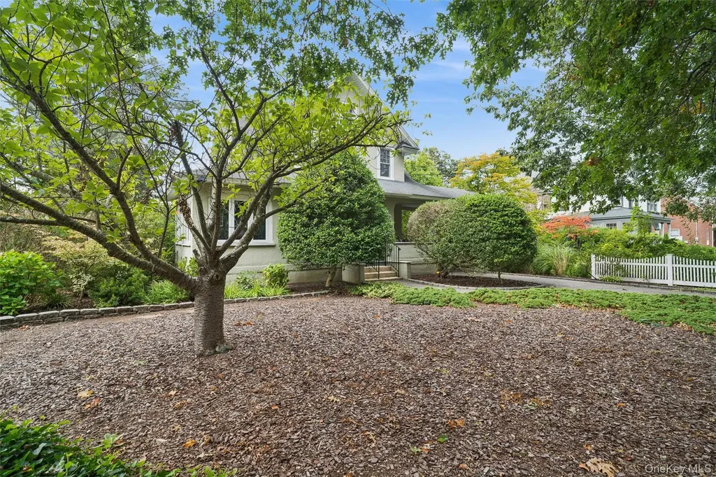 21 Connecticut Avenue Freeport NY 11520