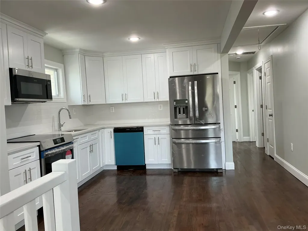 248 E Shore Road E Lindenhurst NY 11757