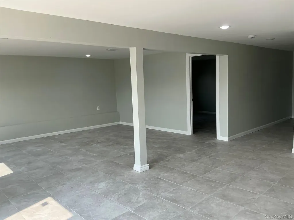 248 E Shore Road E Lindenhurst NY 11757