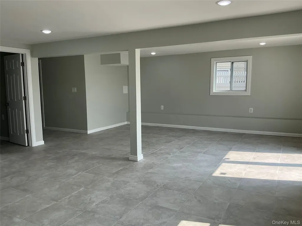 248 E Shore Road E Lindenhurst NY 11757