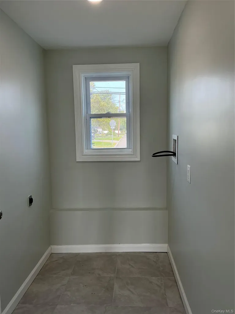 248 E Shore Road E Lindenhurst NY 11757