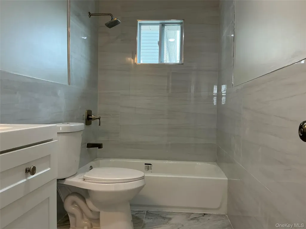 248 E Shore Road E Lindenhurst NY 11757