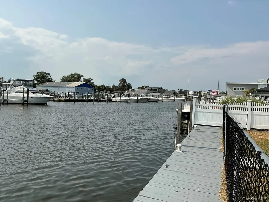 248 E Shore Road E Lindenhurst NY 11757