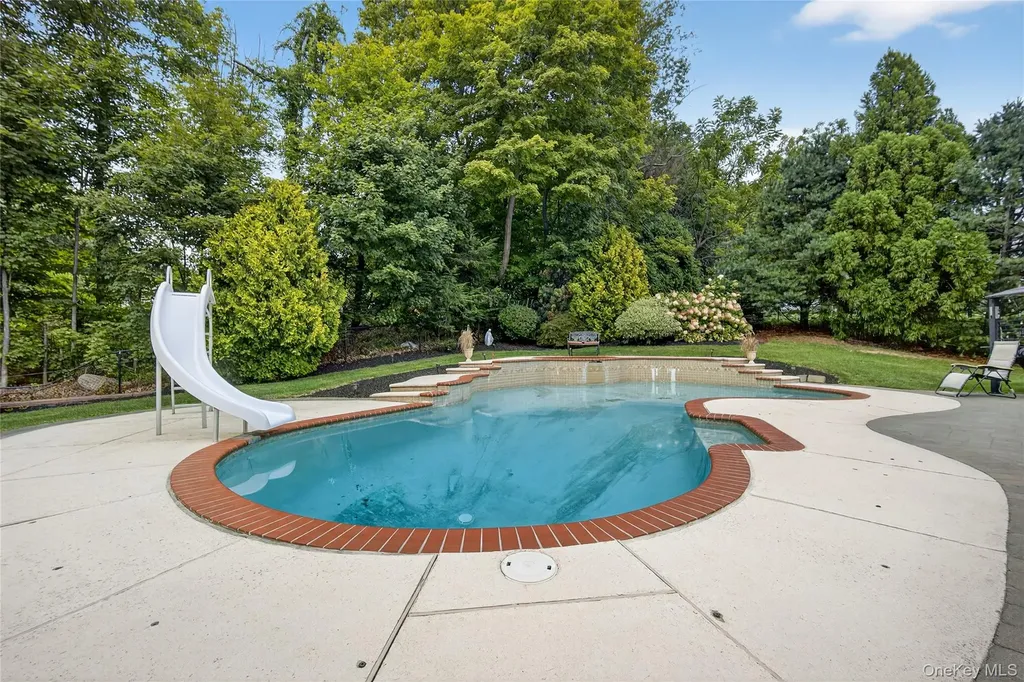 14 Meadow Crest Drive Mahopac NY 10541