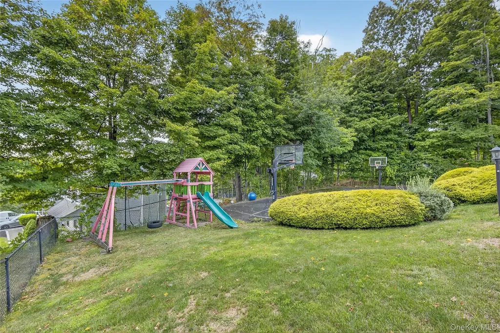 14 Meadow Crest Drive Mahopac NY 10541