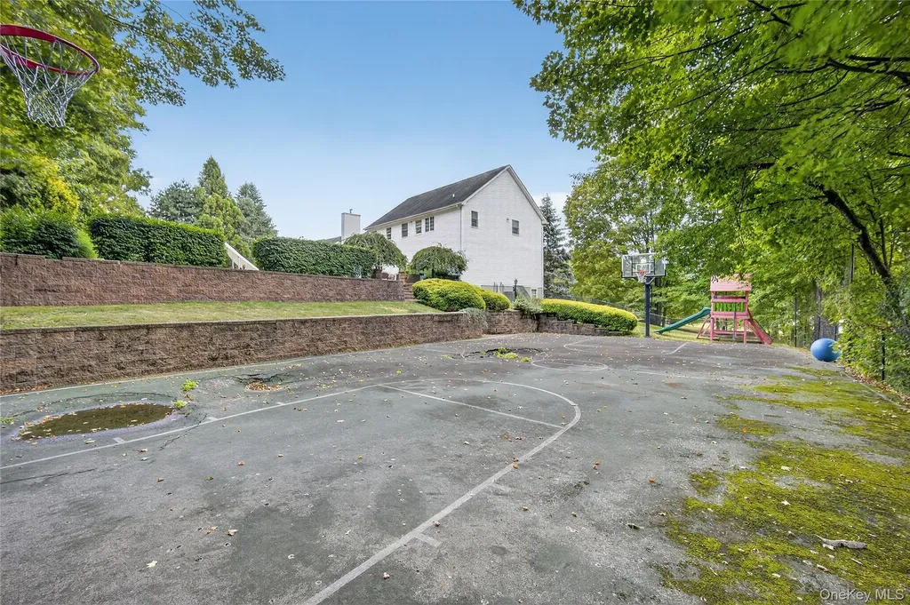 14 Meadow Crest Drive Mahopac NY 10541