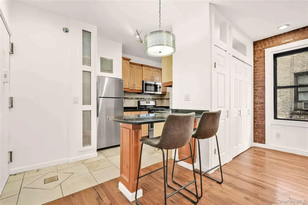21-28 35th Astoria NY 11105