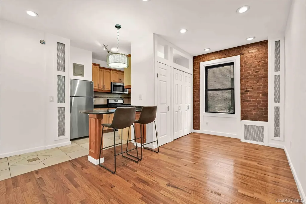 21-28 35th Astoria NY 11105