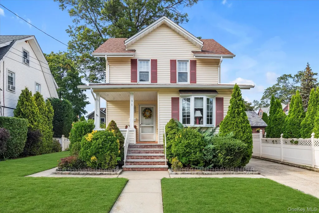35 Manor Road Lynbrook NY 11563