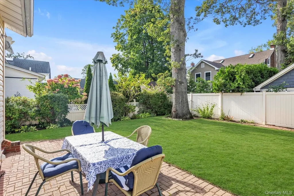 35 Manor Road Lynbrook NY 11563