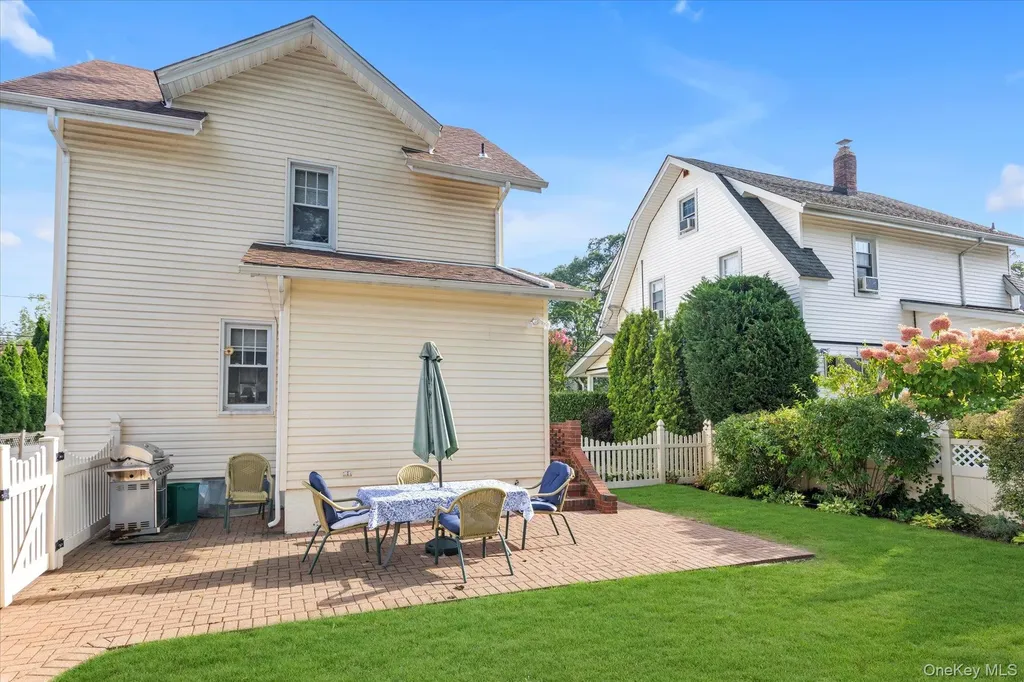 35 Manor Road Lynbrook NY 11563