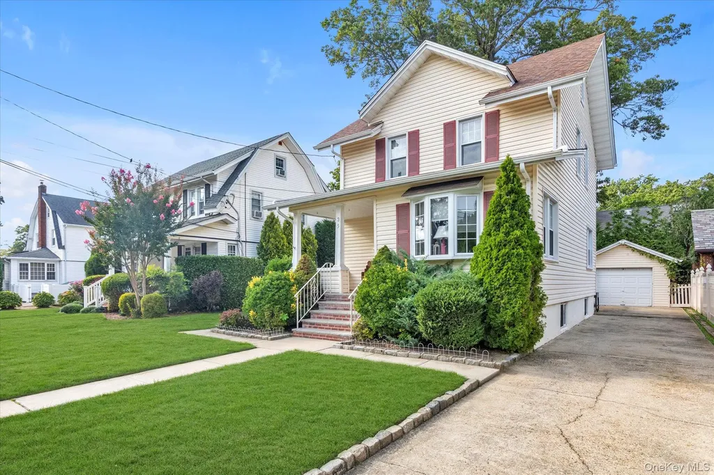 35 Manor Road Lynbrook NY 11563