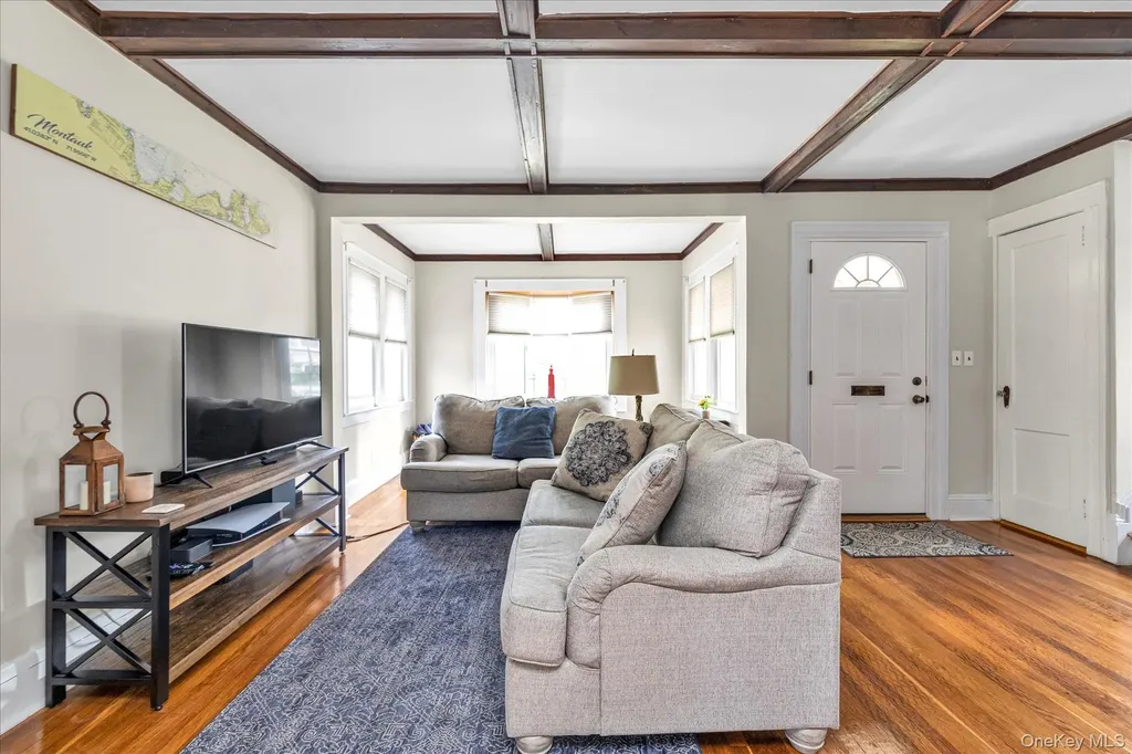 35 Manor Road Lynbrook NY 11563