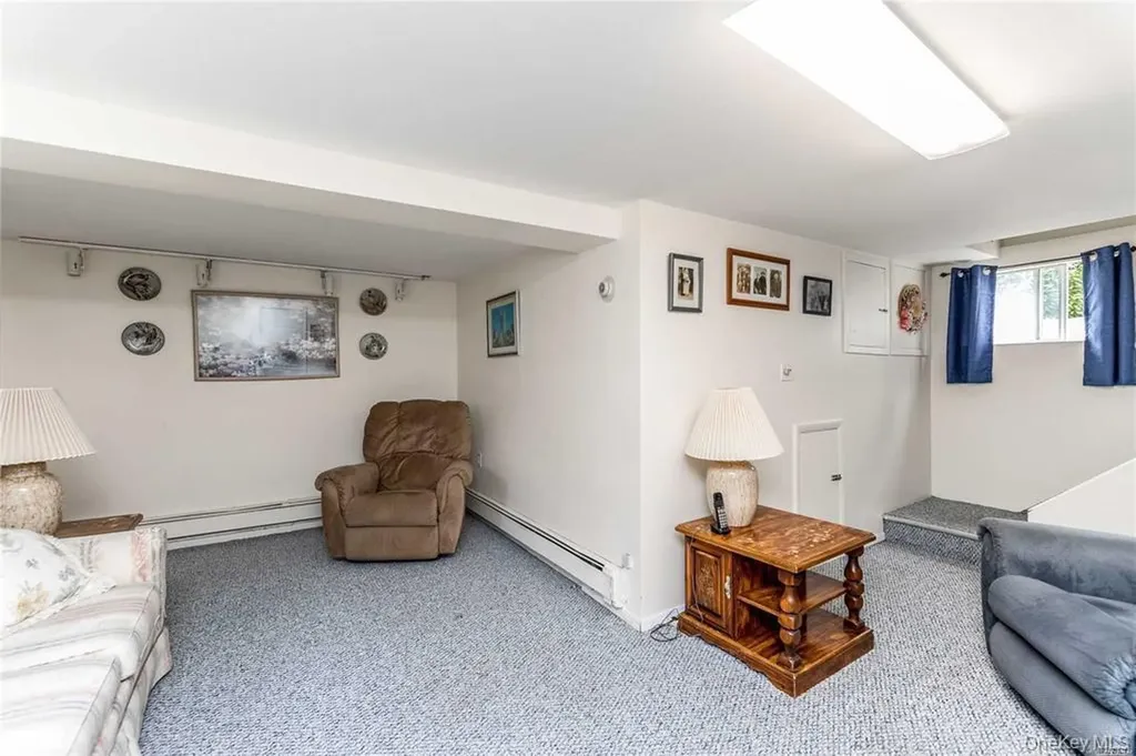 35 Manor Road Lynbrook NY 11563