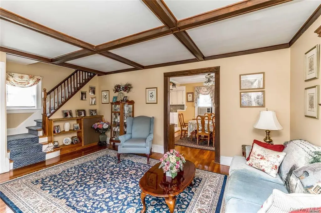 35 Manor Road Lynbrook NY 11563
