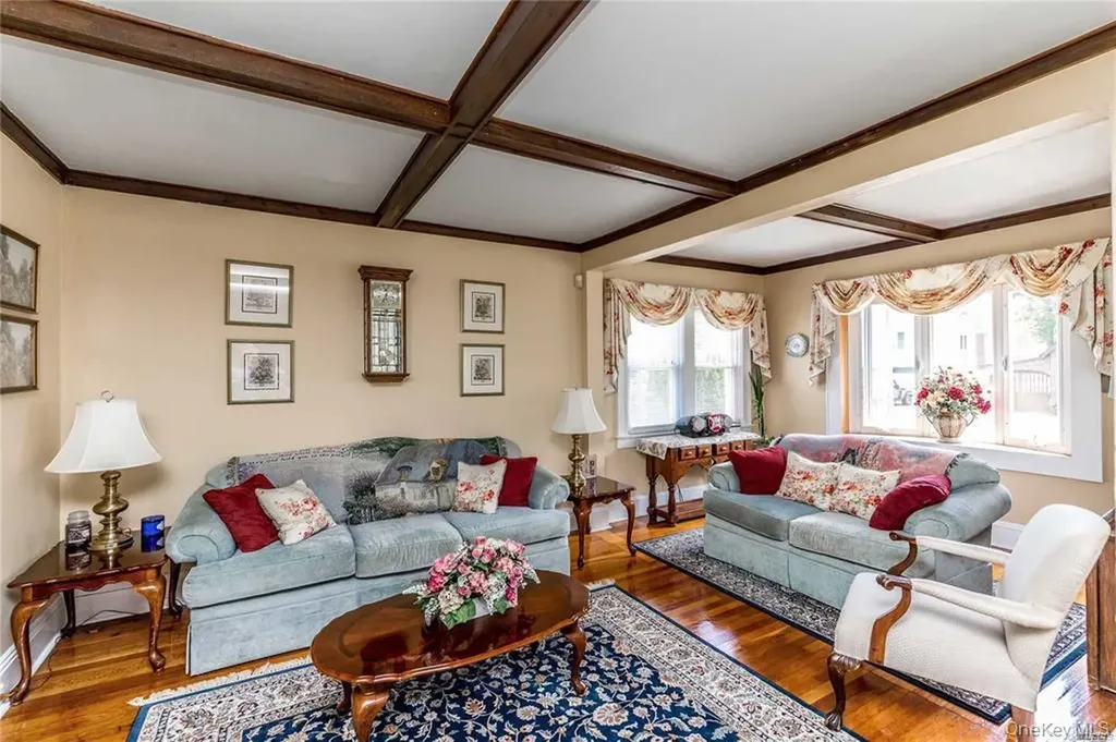 35 Manor Road Lynbrook NY 11563