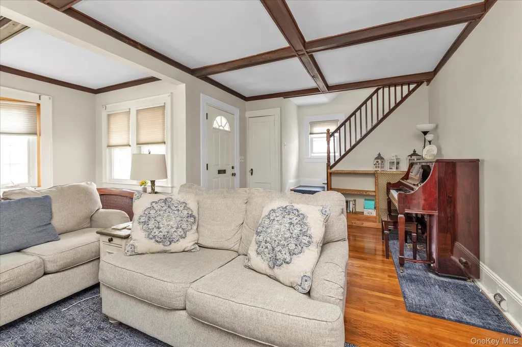 35 Manor Road Lynbrook NY 11563