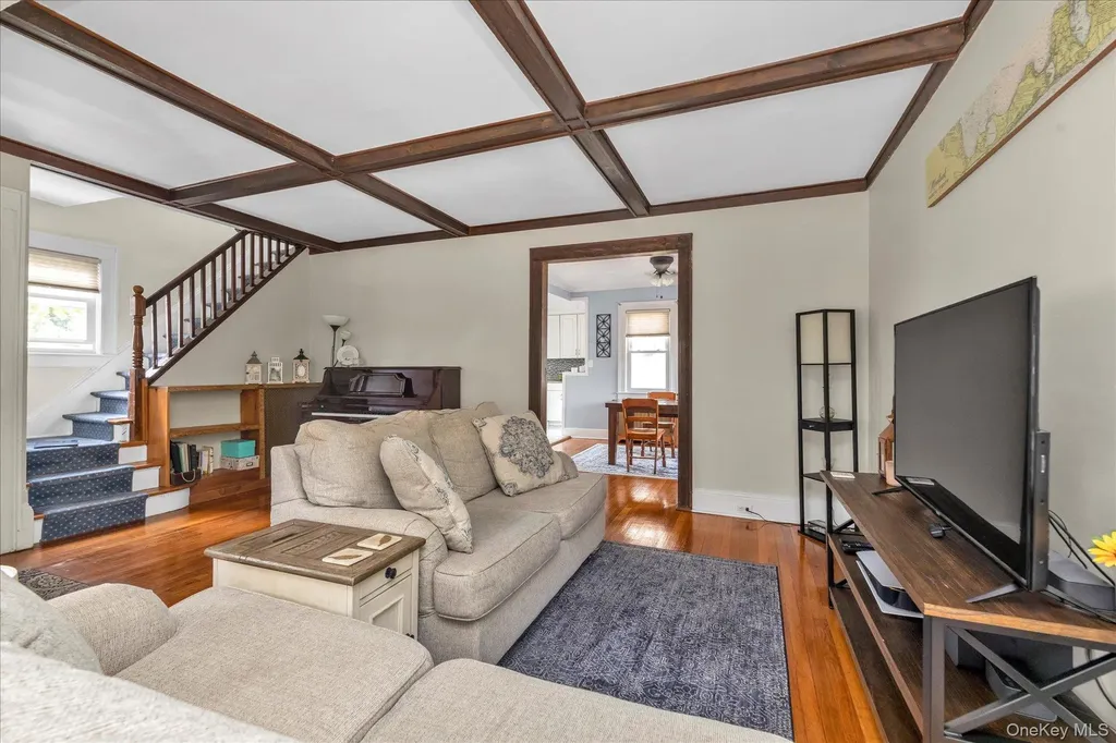 35 Manor Road Lynbrook NY 11563