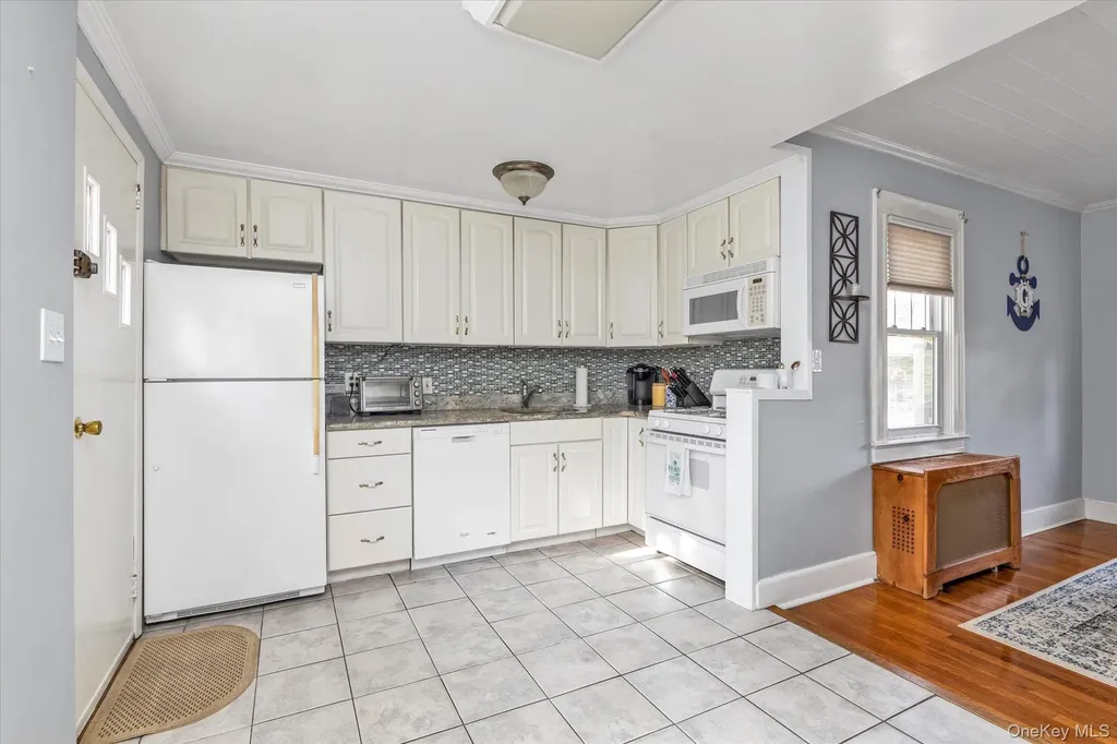 35 Manor Road Lynbrook NY 11563